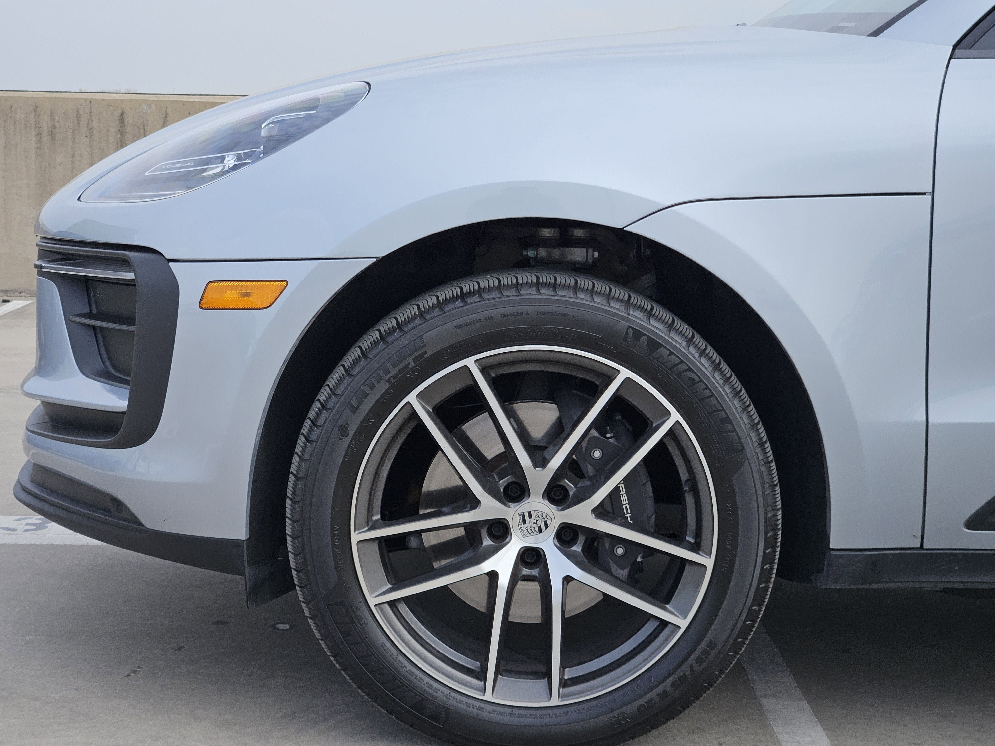 Certified 2025 Porsche Macan image 13