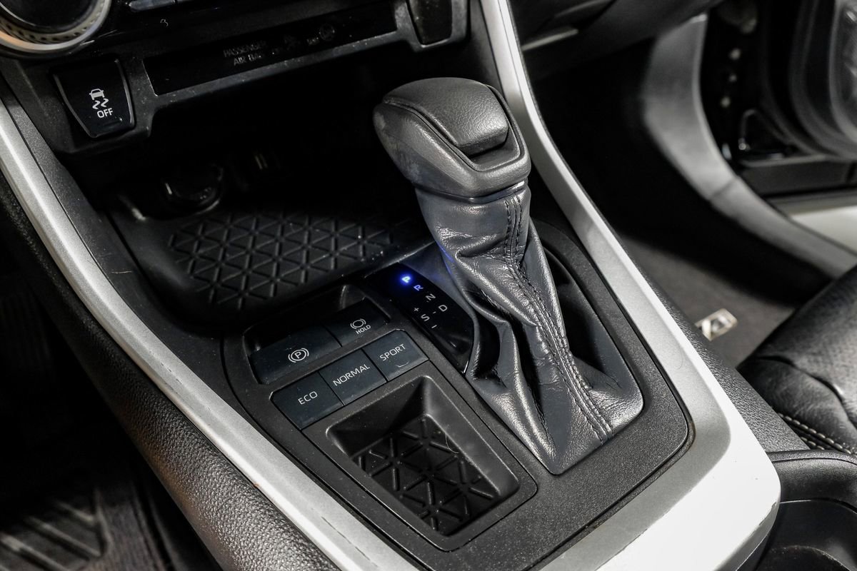 Used 2021 Toyota RAV4 LE FWD image 24