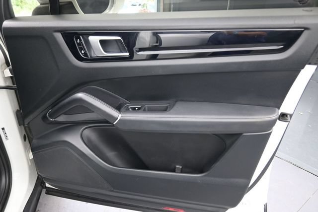 Used 2020 Porsche Cayenne AWD/4WD image 22