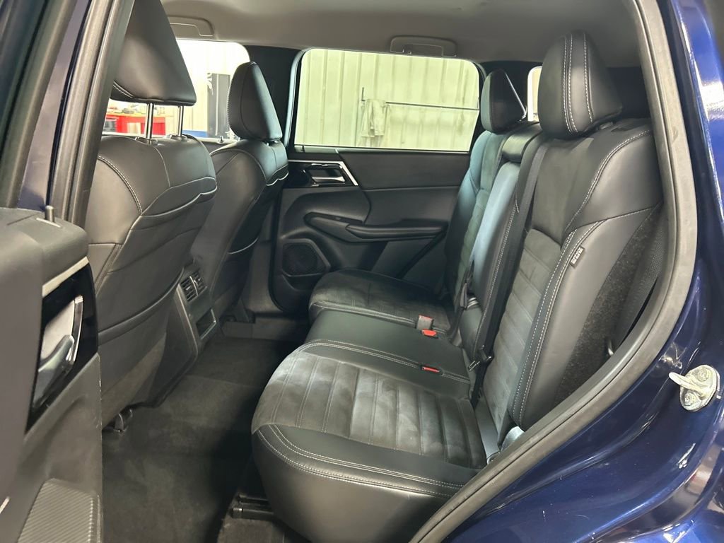 Used 2023 Mitsubishi Outlander SE AWD/4WD image 25