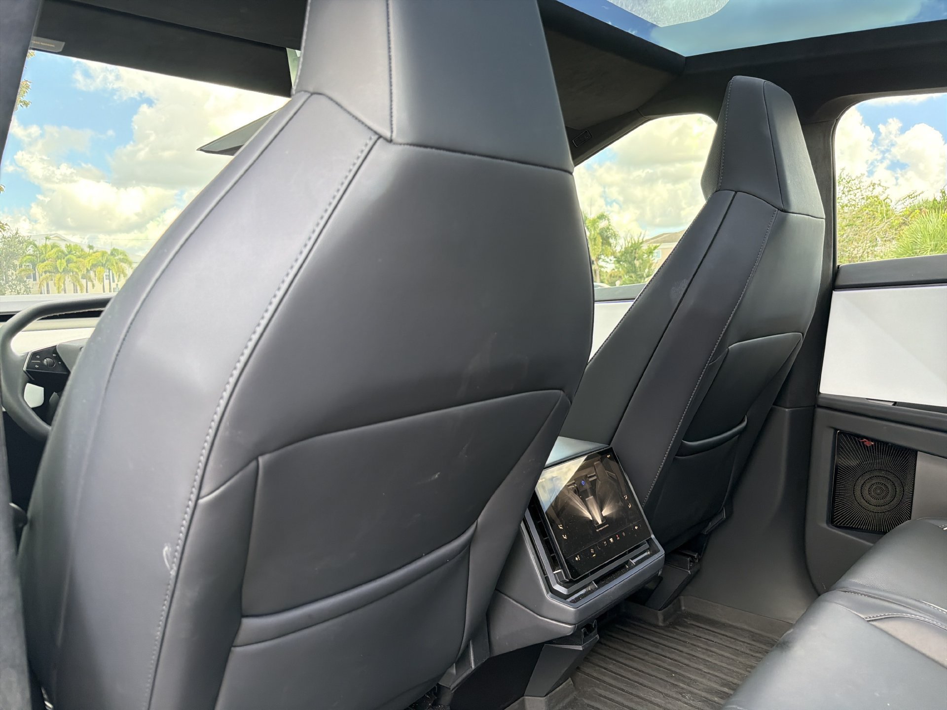 Used 2024 Tesla Cybertruck AWD Crew Cab image 19