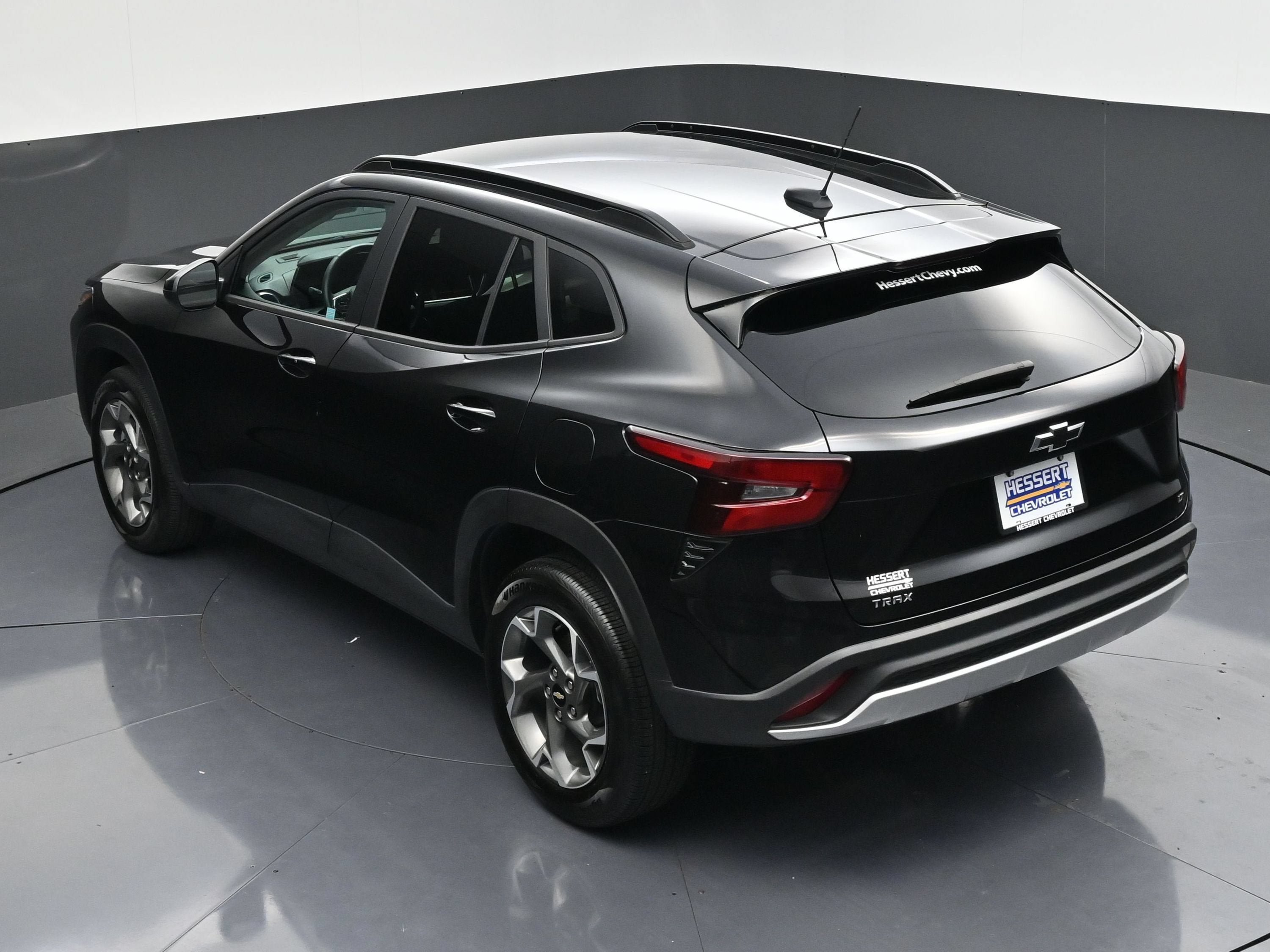 Used 2025 Chevrolet Trax LT w/ LT Convenience Package FWD image 44