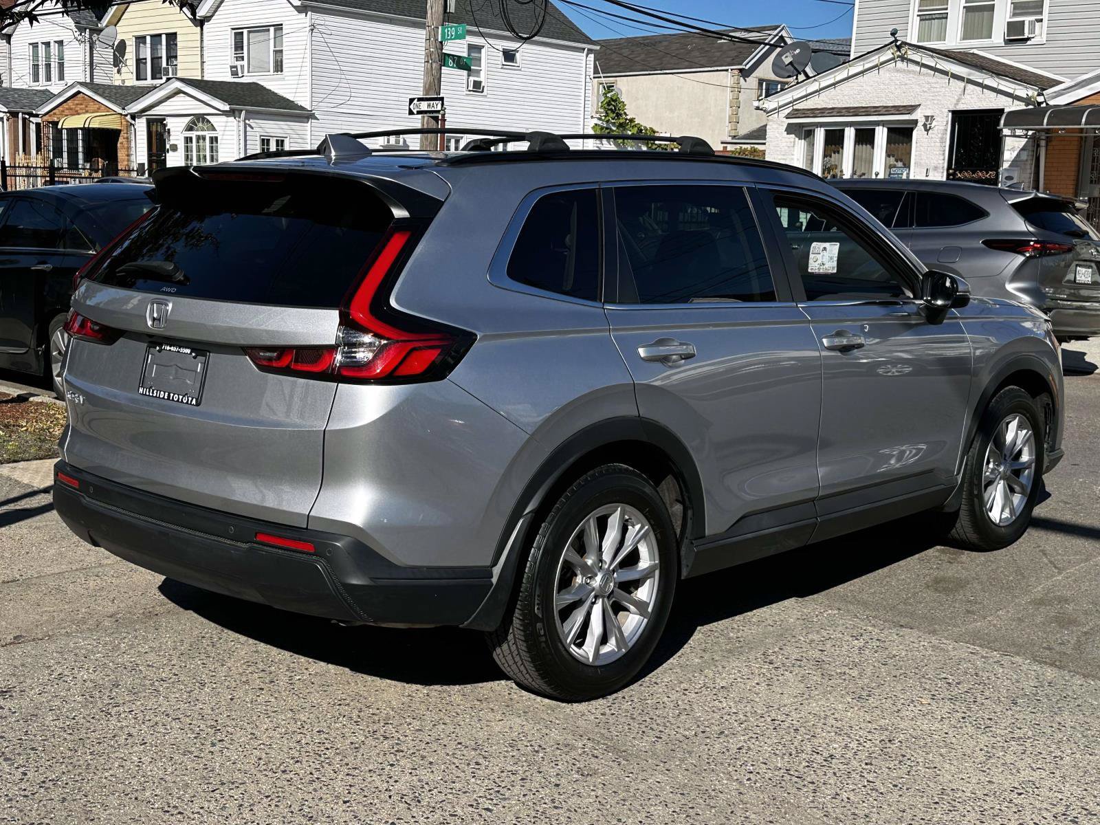 Used 2023 Honda CR-V EX-L image 5