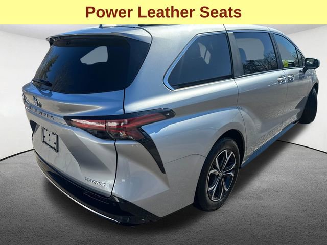 Used 2025 Toyota Sienna Platinum image 10