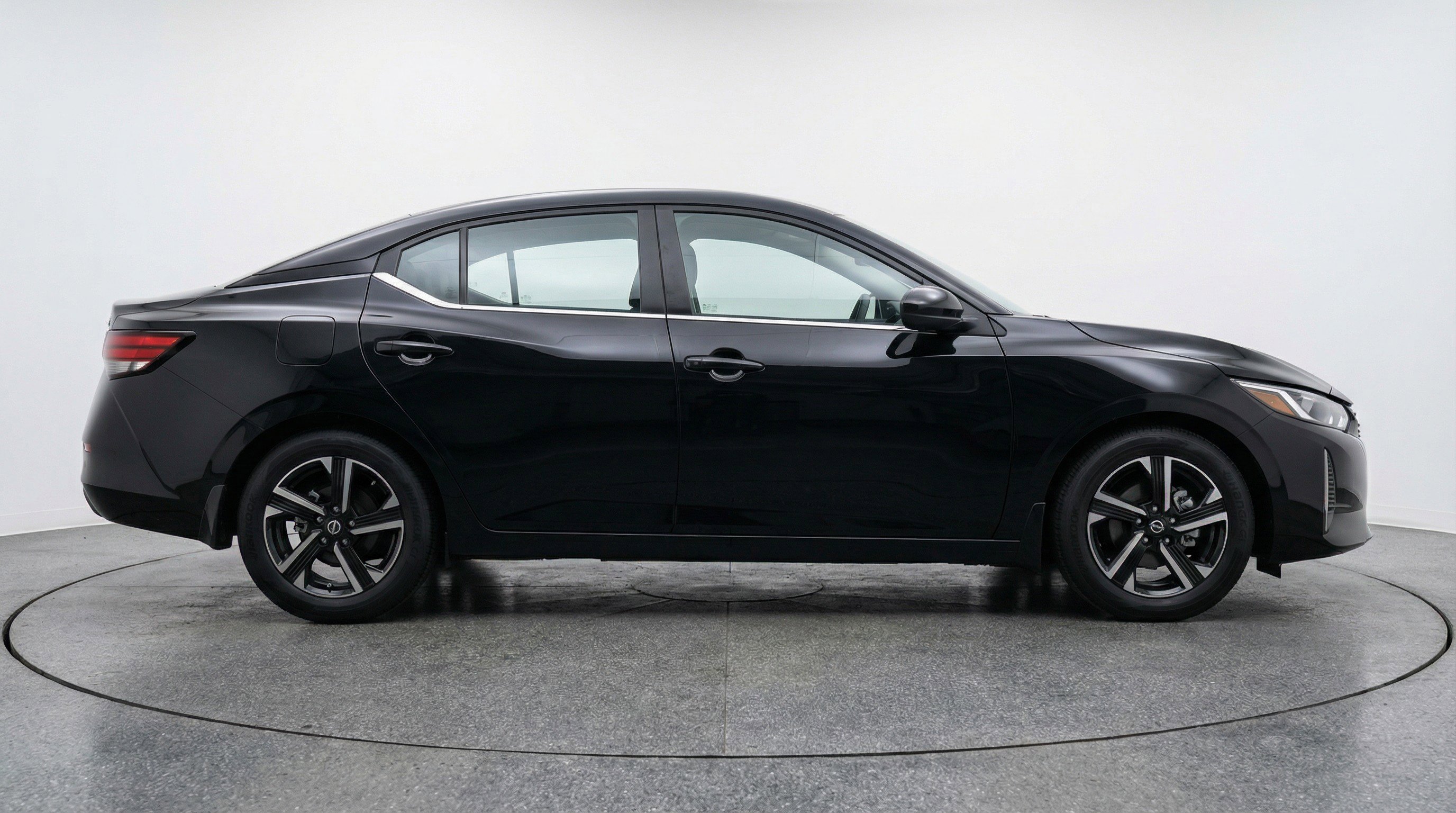 Used 2025 Nissan Sentra SV image 11