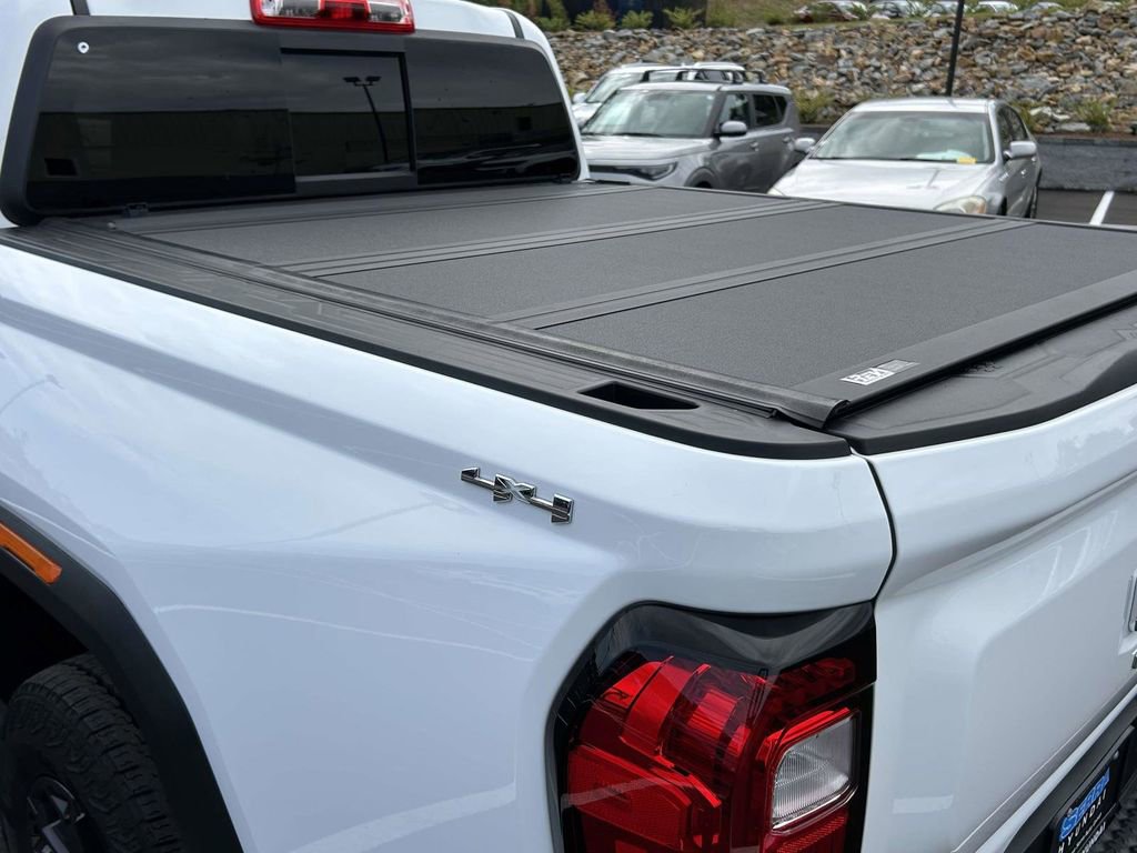 Used 2024 GMC Canyon Elevation w/ Elevation Premium Package AWD/4WD image 12
