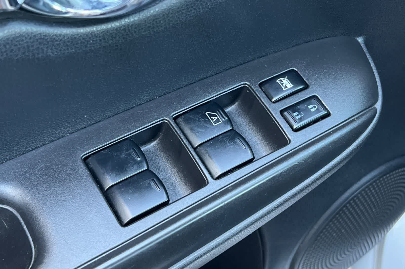 Used 2015 Nissan Versa Note SV FWD image 14