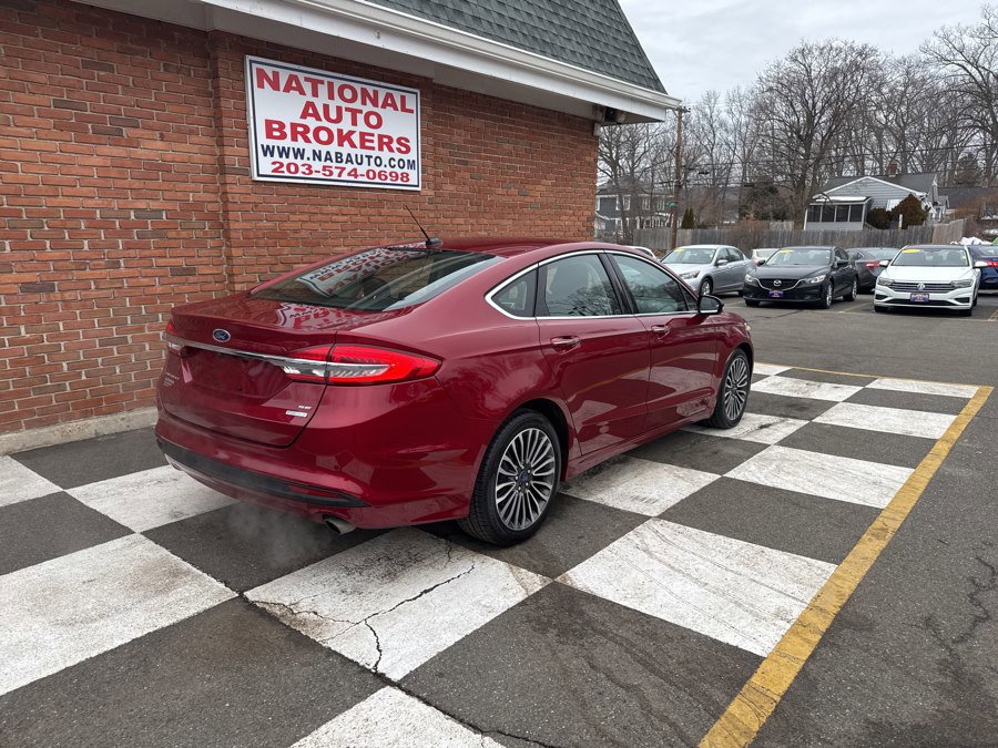 Used 2017 Ford Fusion SE w/ Fusion SE Technology Package image 3