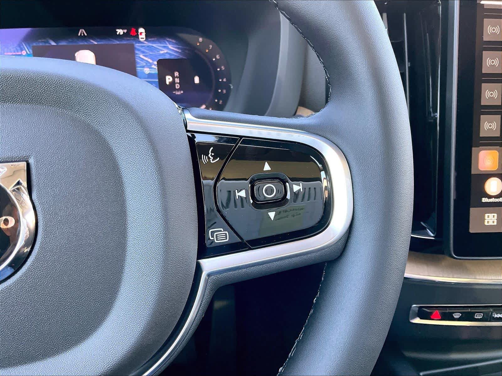 New 2027 Volvo XC60 B5 Plus AWD/4WD image 18