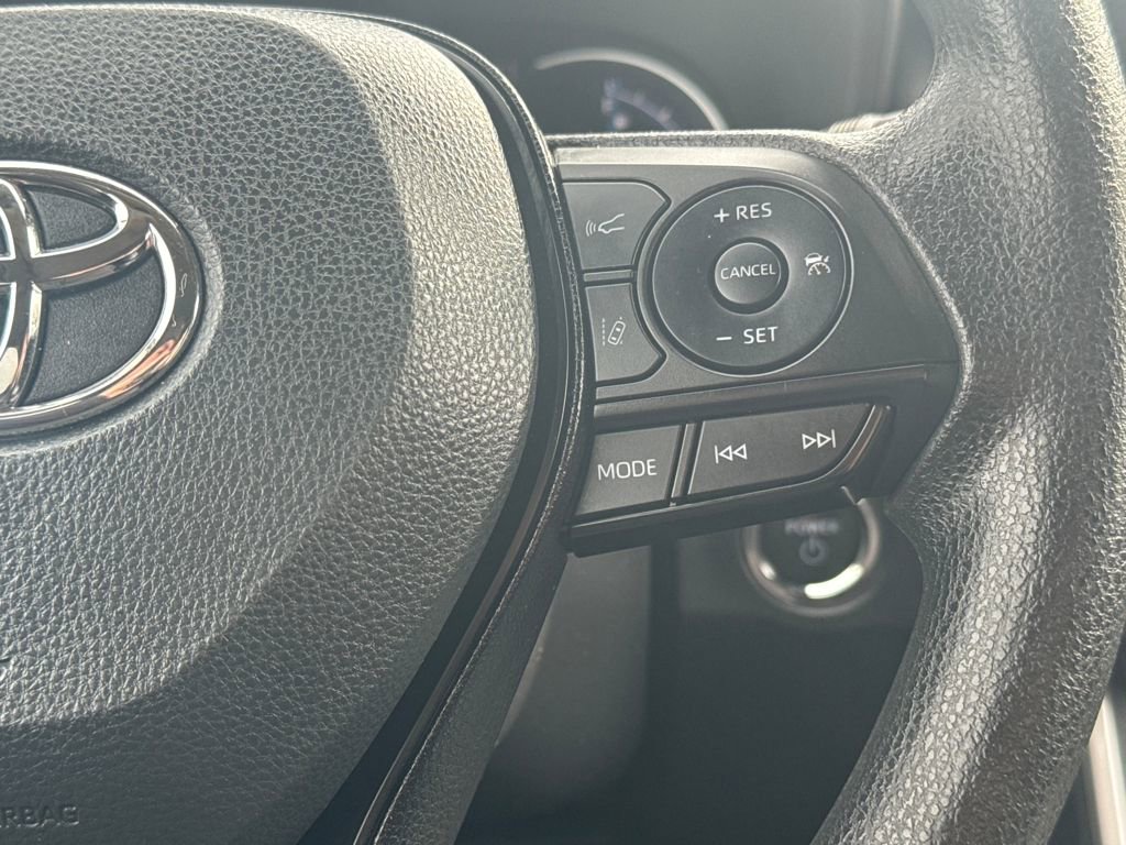 Used 2025 Toyota RAV4 XLE w/ Convenience Package image 21