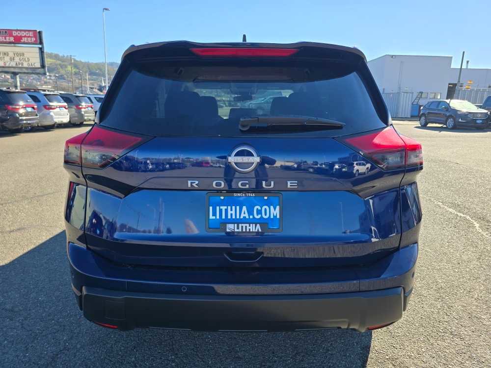 Used 2025 Nissan Rogue SV image 4