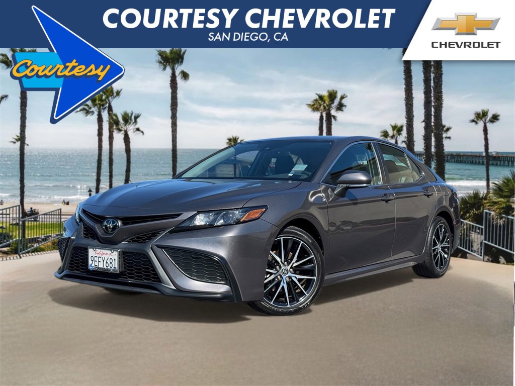 Used 2023 Toyota Camry SE image 1