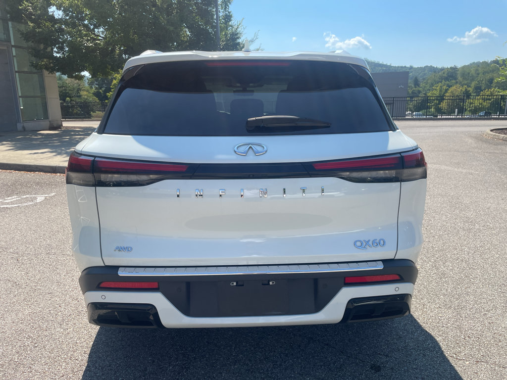 Used 2023 INFINITI QX60 Luxe w/ Vision Package AWD/4WD image 3