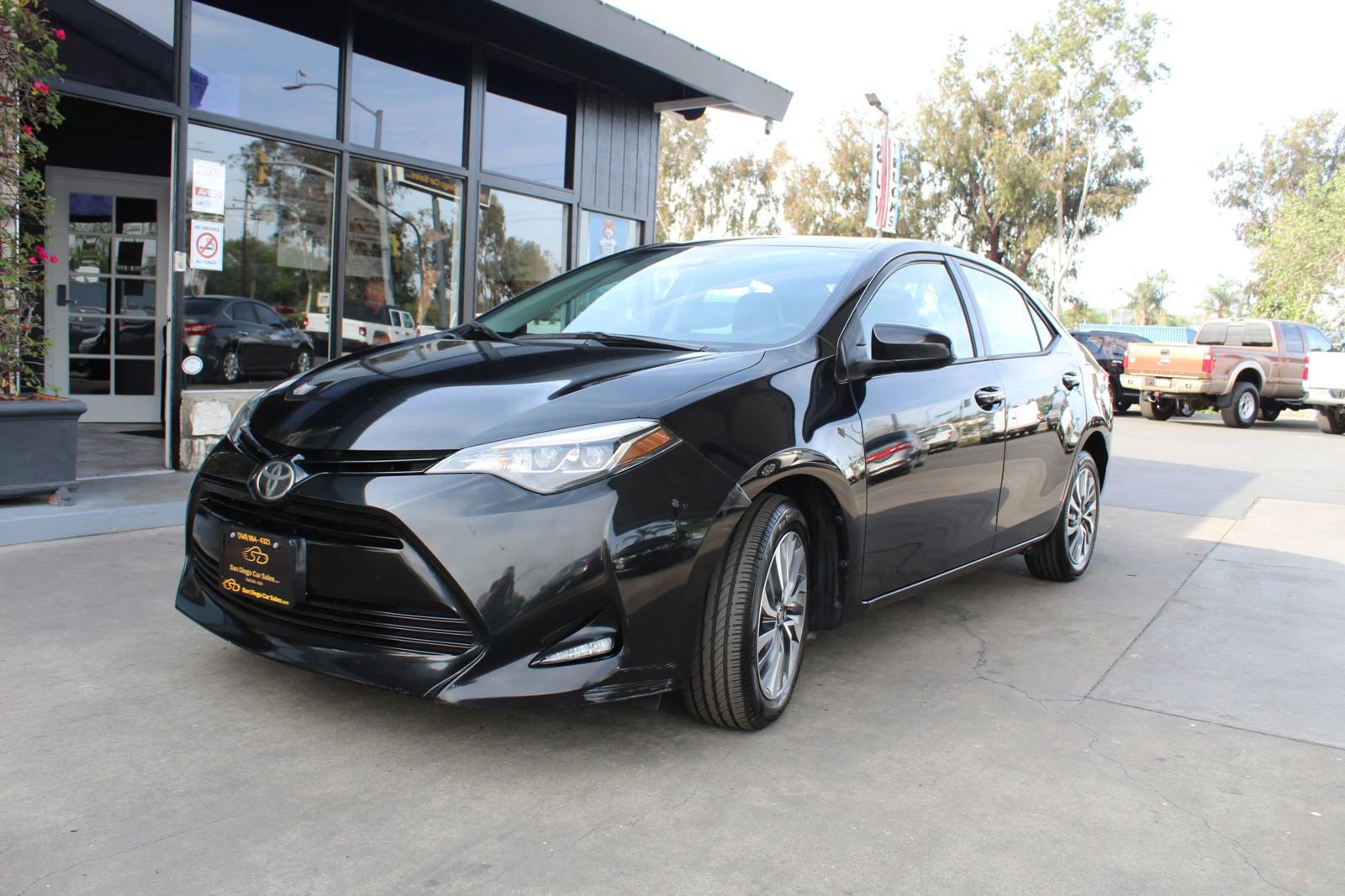 Used 2018 Toyota Corolla XLE w/ Carpet Mat Package (TMS) FWD image 1