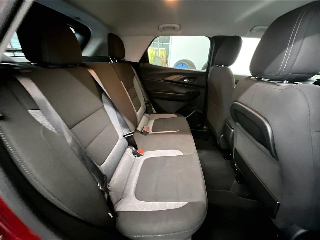 Used 2025 Chevrolet TrailBlazer LT AWD/4WD image 16