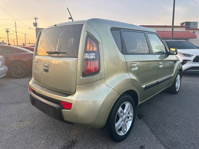 Used 2010 Kia Soul + w/ Audio Pkg FWD image 5