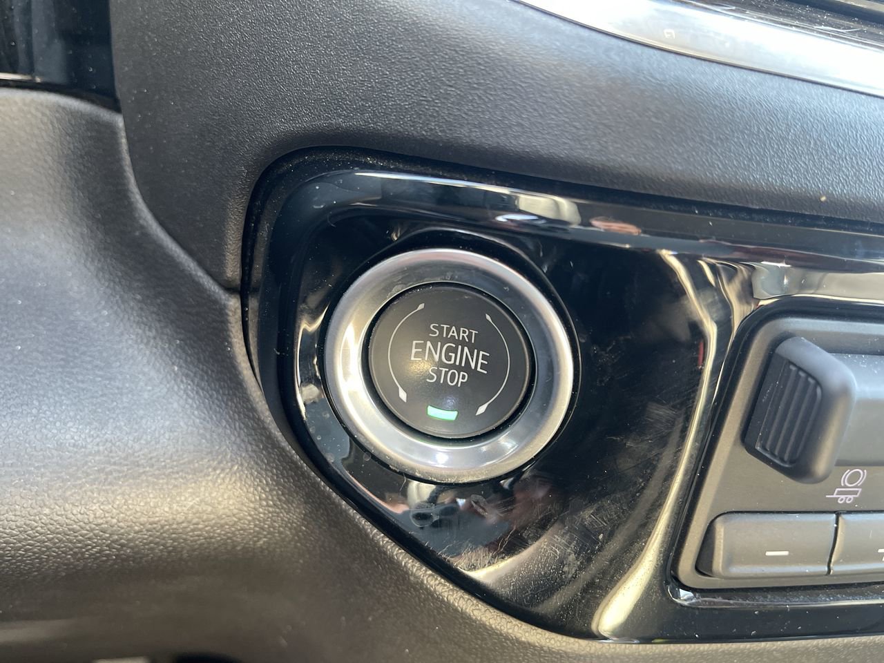 Certified 2024 Chevrolet Silverado 1500 LT AWD/4WD image 17