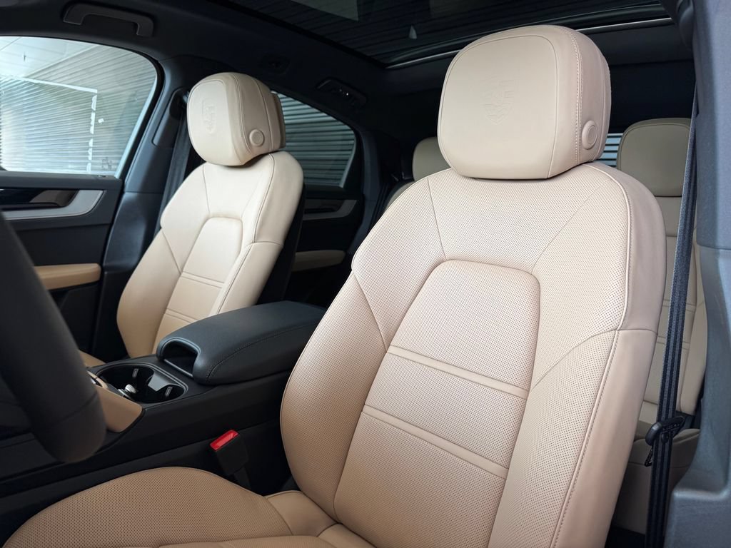 New 2026 Porsche Cayenne Coupe AWD/4WD image 5