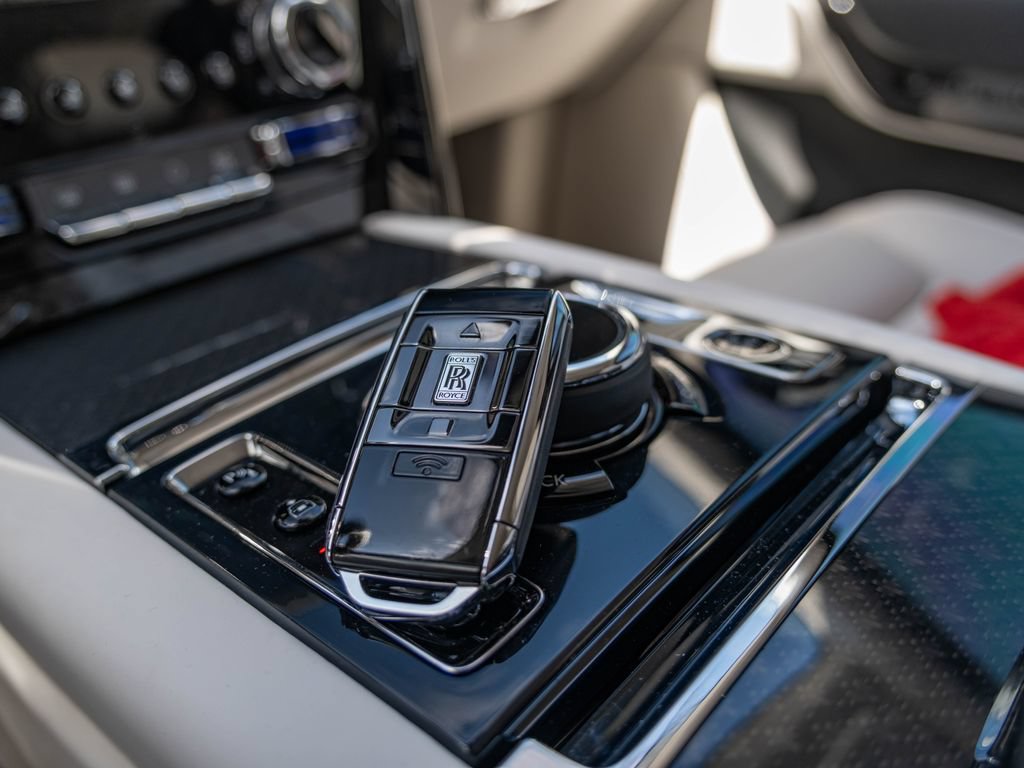 Used 2025 Rolls-Royce Cullinan Black Badge AWD/4WD image 47