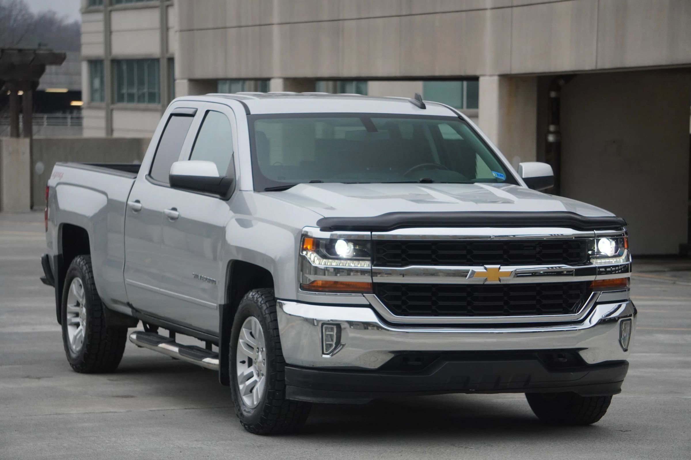 Used 2018 Chevrolet Silverado 1500 LT w/ All Star Edition AWD/4WD image 30