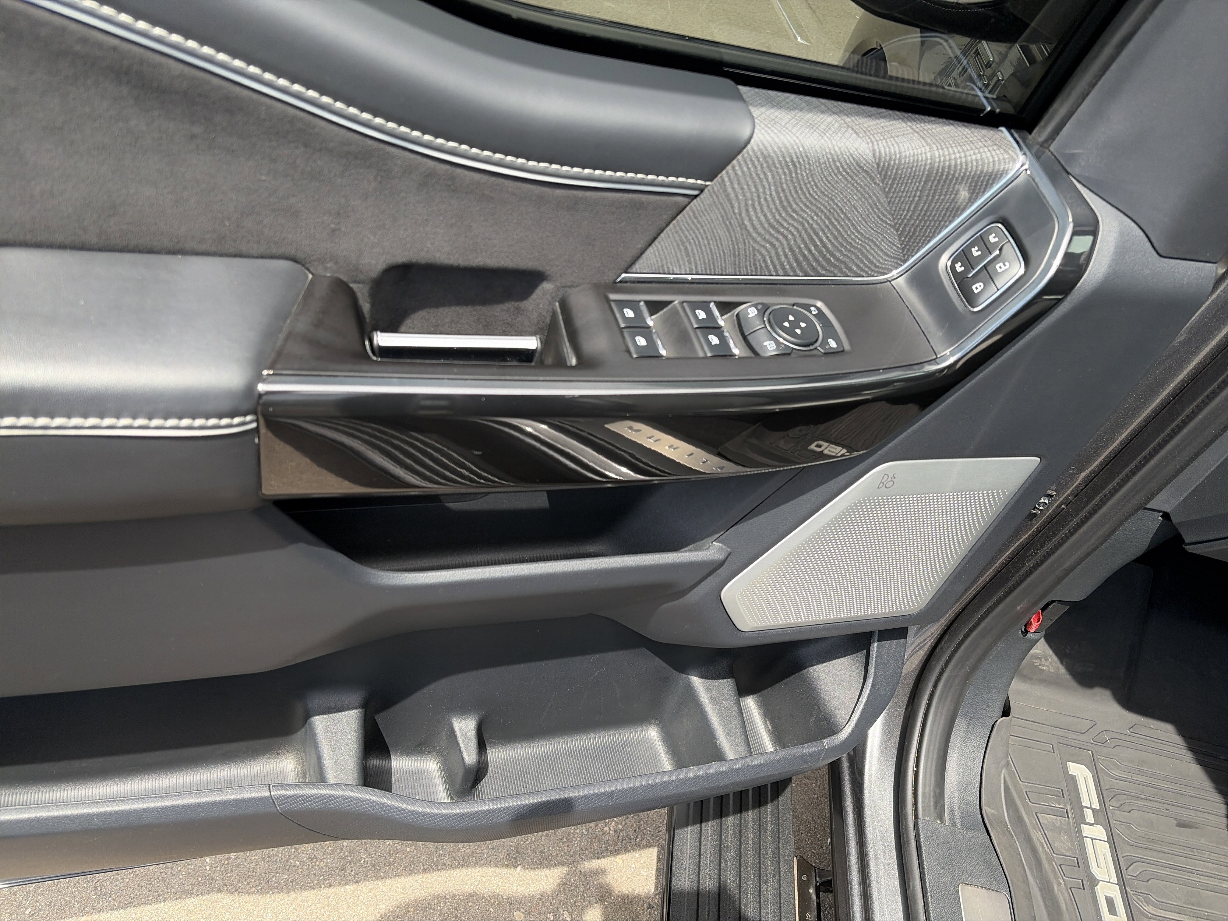 Used 2023 Ford F150 Lightning Platinum AWD/4WD image 10