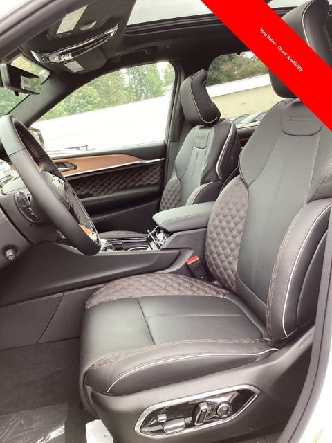 Used 2023 Jeep Grand Cherokee Summit AWD/4WD image 7