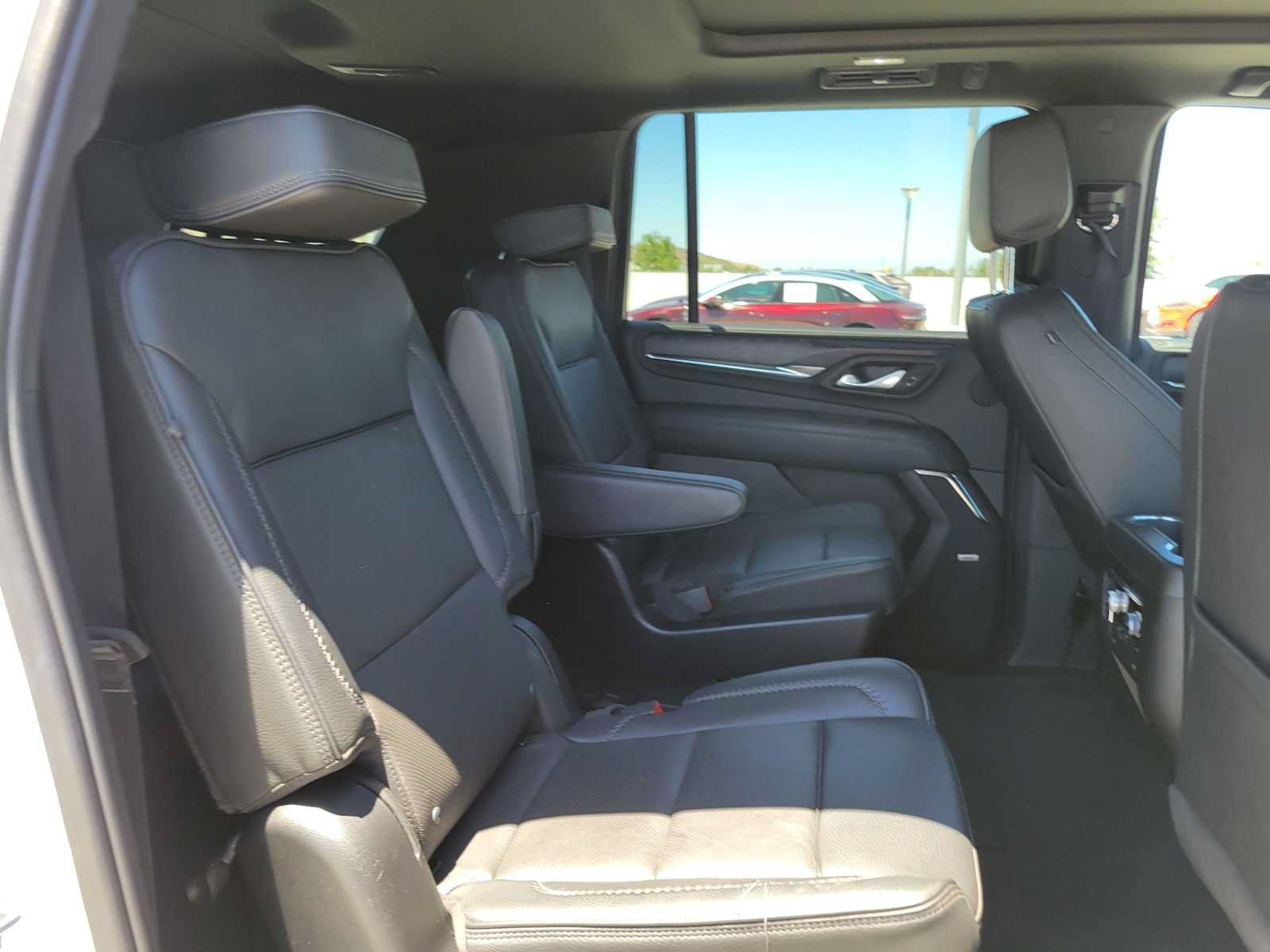 Used 2024 GMC Yukon XL Denali AWD/4WD image 12