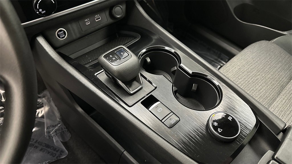 Certified 2021 Nissan Rogue S image 16