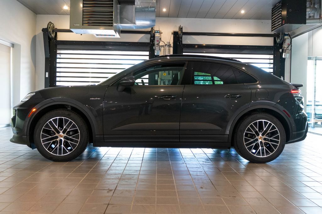 New 2026 Porsche Macan 4 Electric AWD/4WD image 2