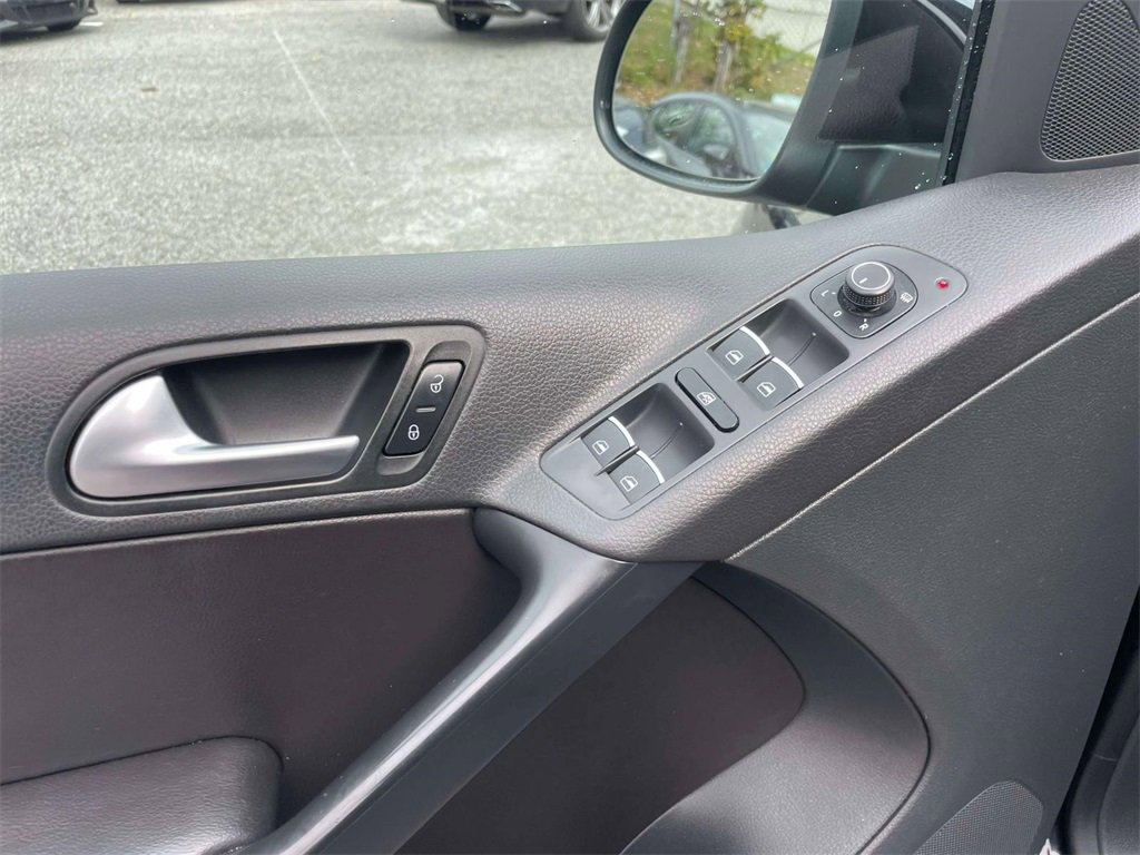 Used 2017 Volkswagen Tiguan Wolfsburg Edition image 17