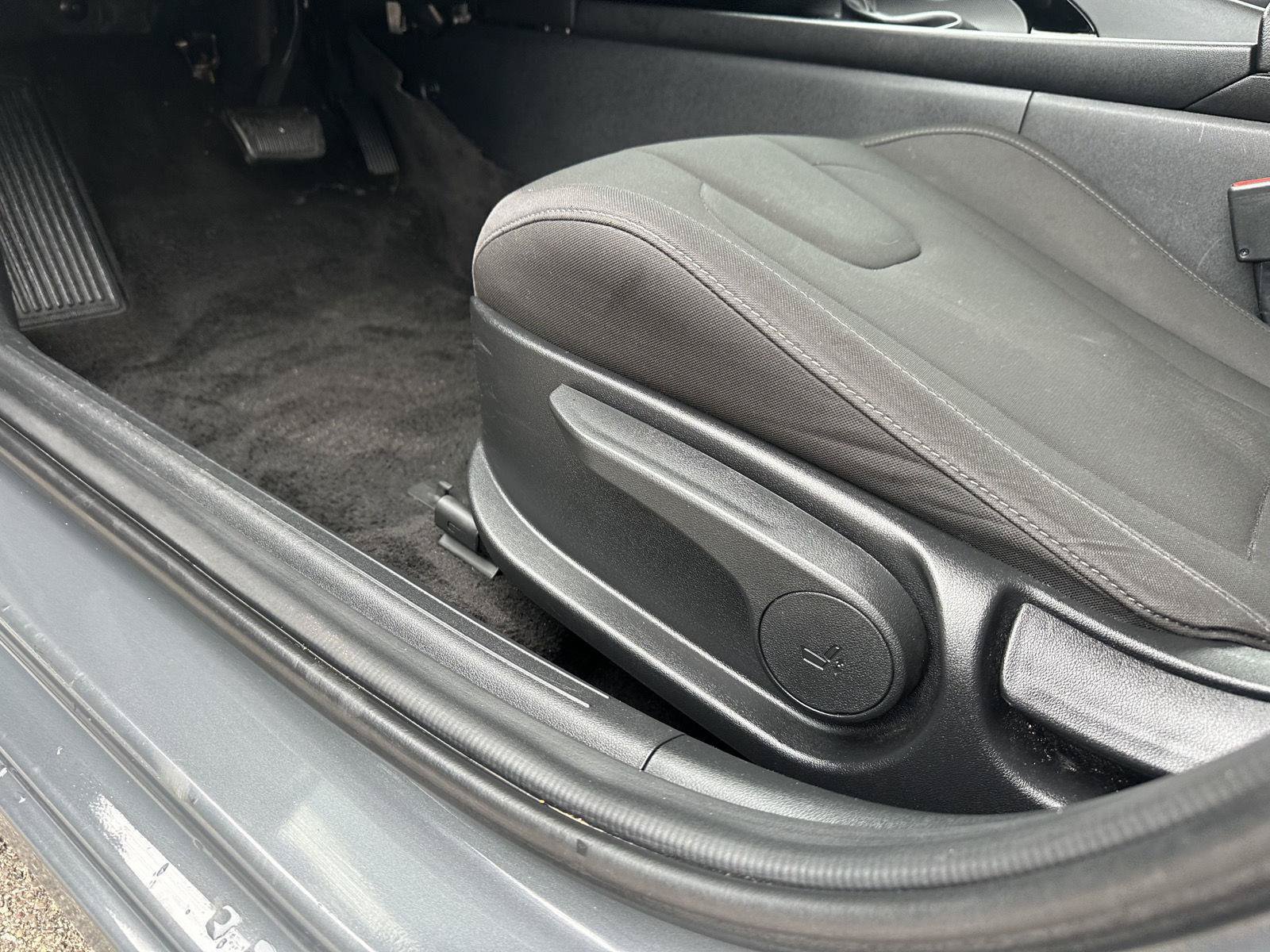 Used 2025 Hyundai Elantra SEL FWD image 15