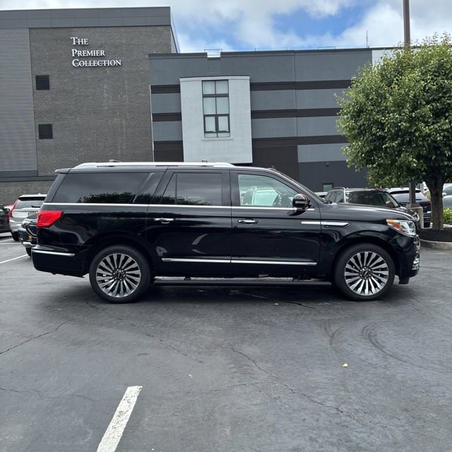 Used 2019 Lincoln Navigator L Reserve w/ Cargo Package AWD/4WD image 2