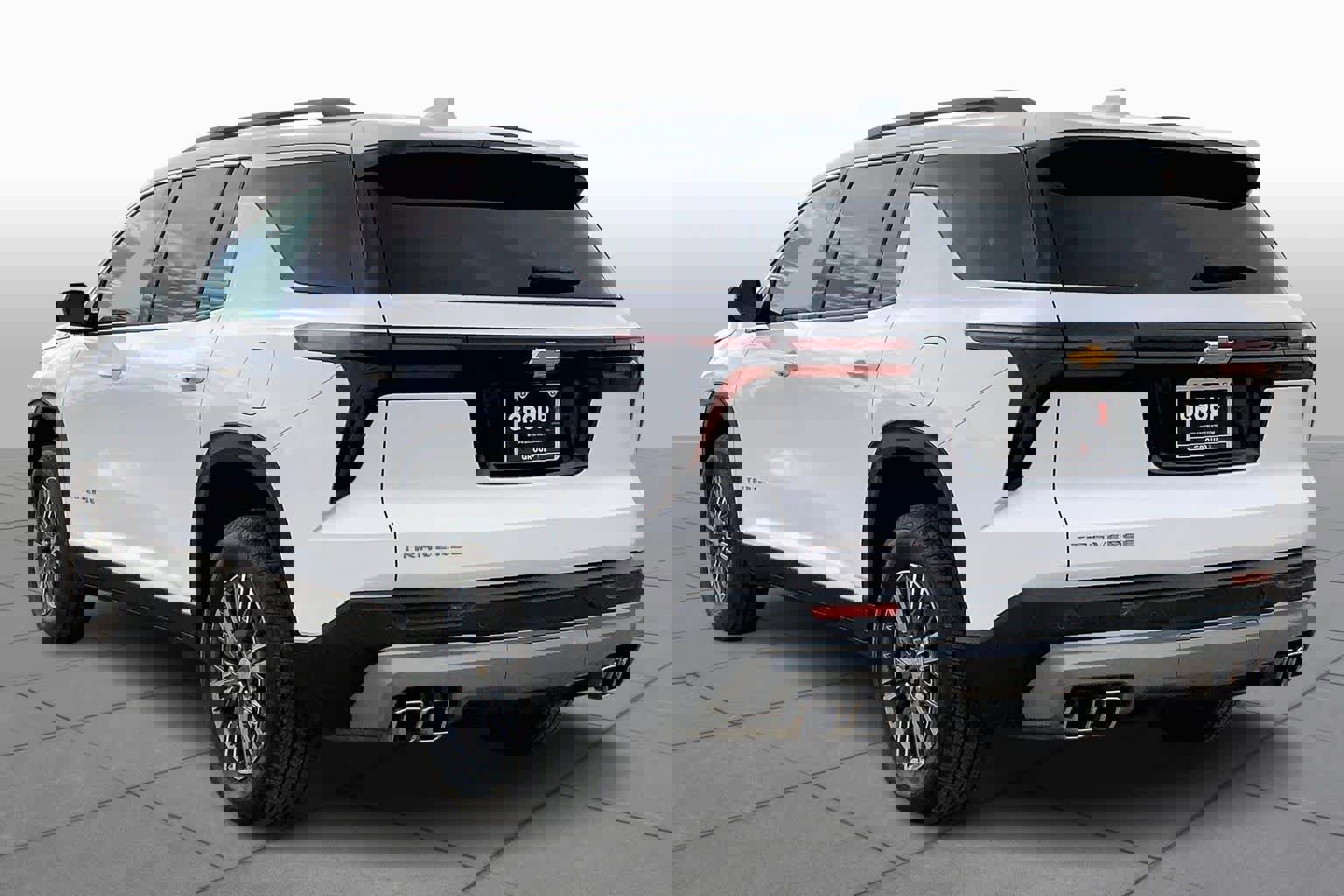 Used 2025 Chevrolet Traverse LT image 11