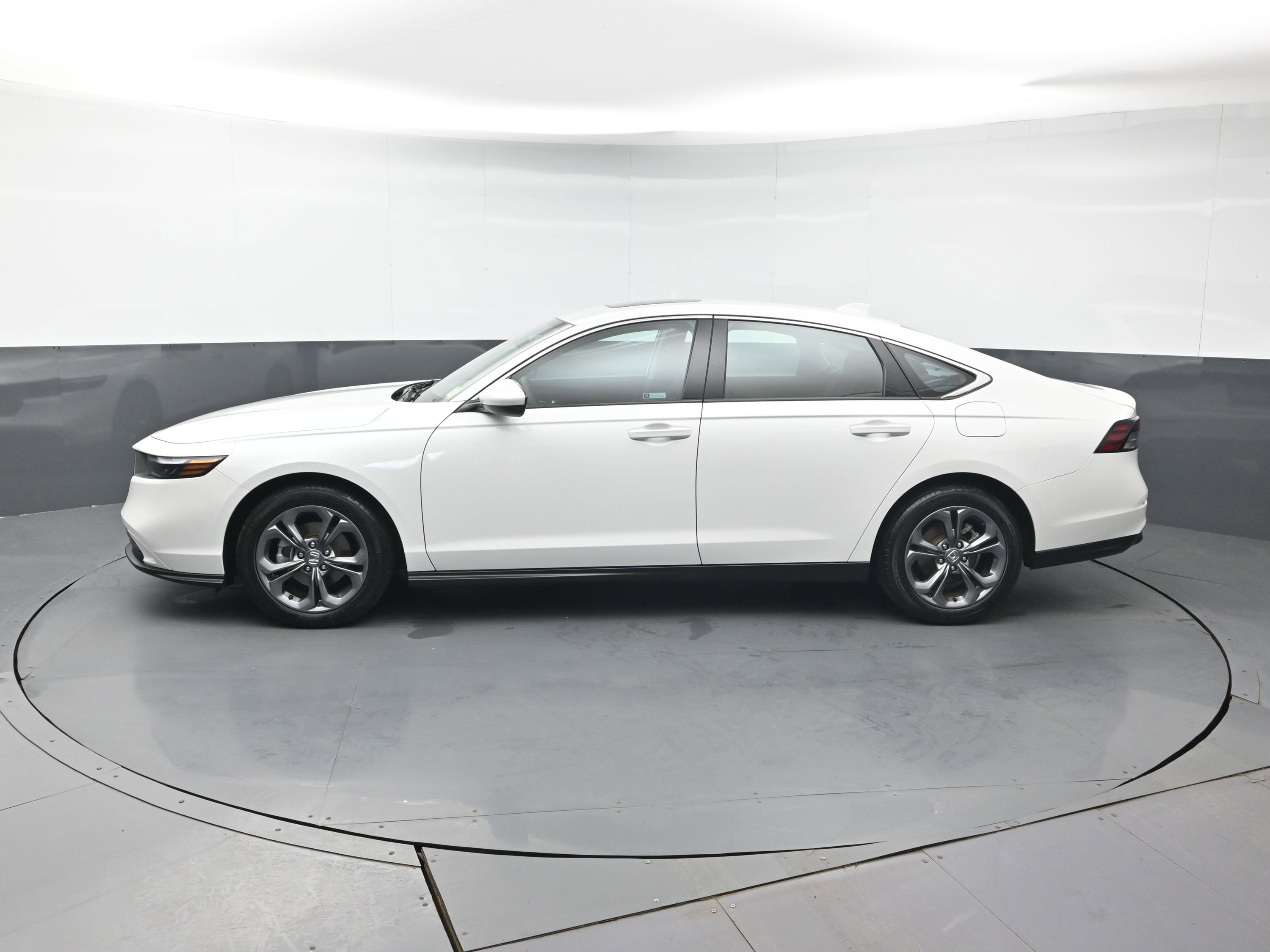 Certified 2023 Honda Accord EX image 6