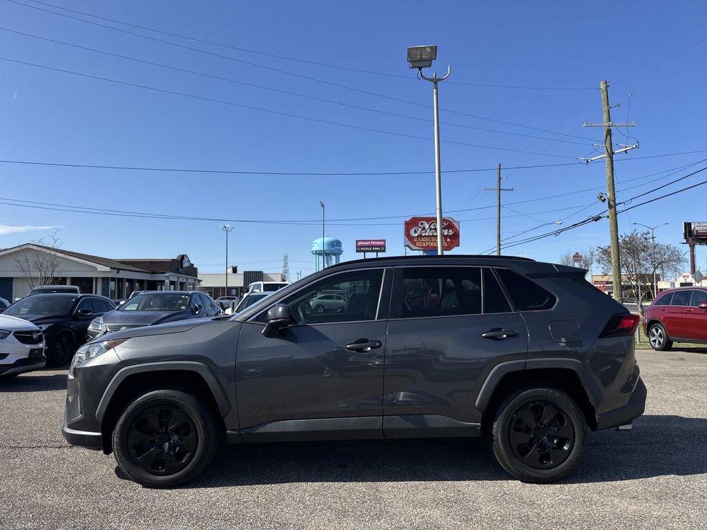 Used 2019 Toyota RAV4 LE image 4