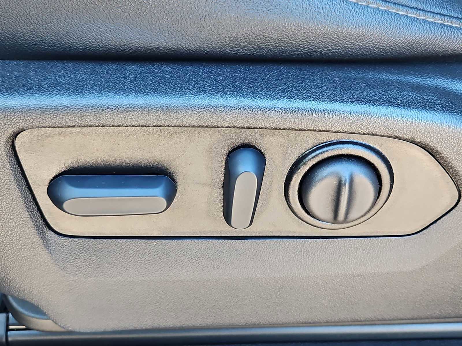 Used 2023 Chevrolet Silverado 2500 LTZ w/ LTZ Convenience Package image 17