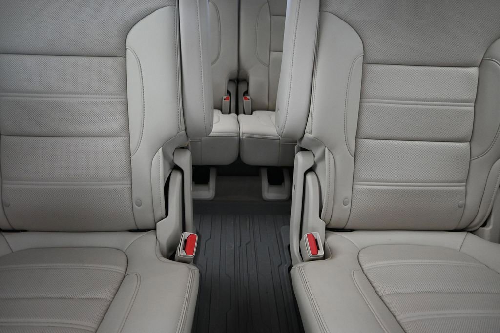 Used 2022 GMC Acadia Denali w/ Denali Ultimate Package FWD image 27