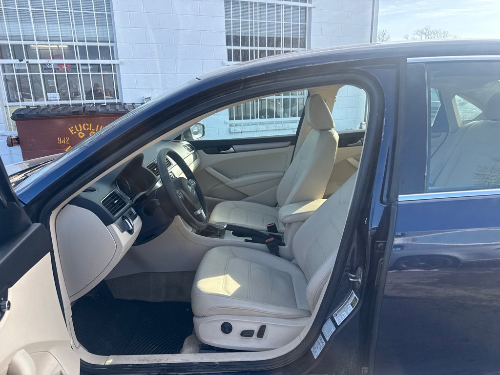 Used 2015 Volkswagen Passat TDI SE image 10