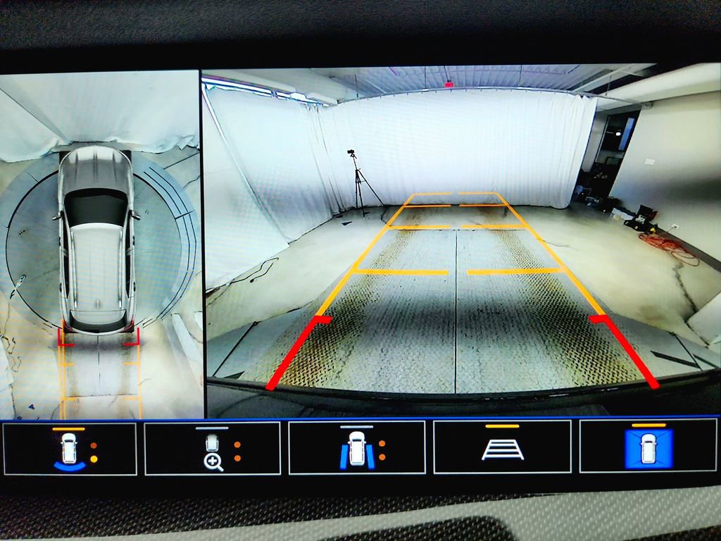 Used 2022 Buick Envision Essence w/ Technology Package I image 17