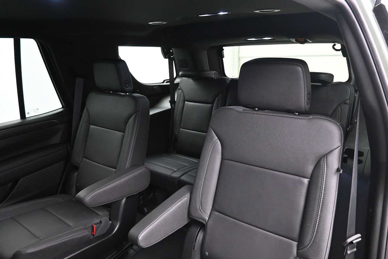Used 2024 Chevrolet Tahoe LT w/ Luxury Package AWD/4WD image 12