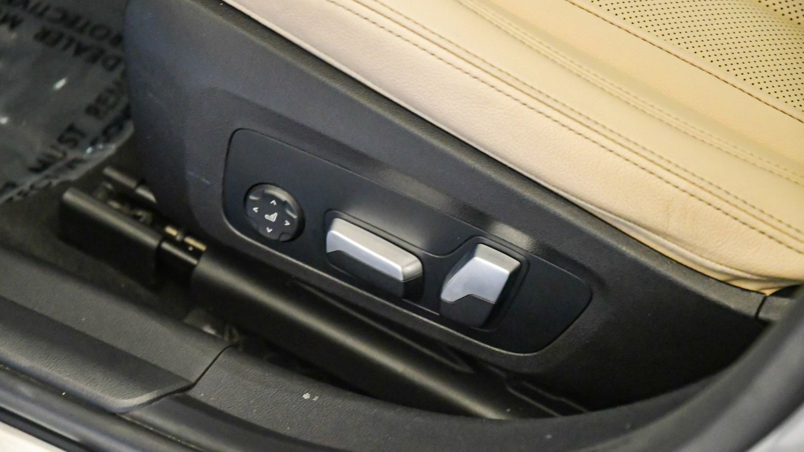 Used 2023 BMW 330i Sedan w/ Driving Assistance Package image 23