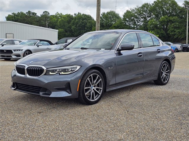 Used 2022 BMW 330e xDrive w/ Premium Package AWD/4WD image 2