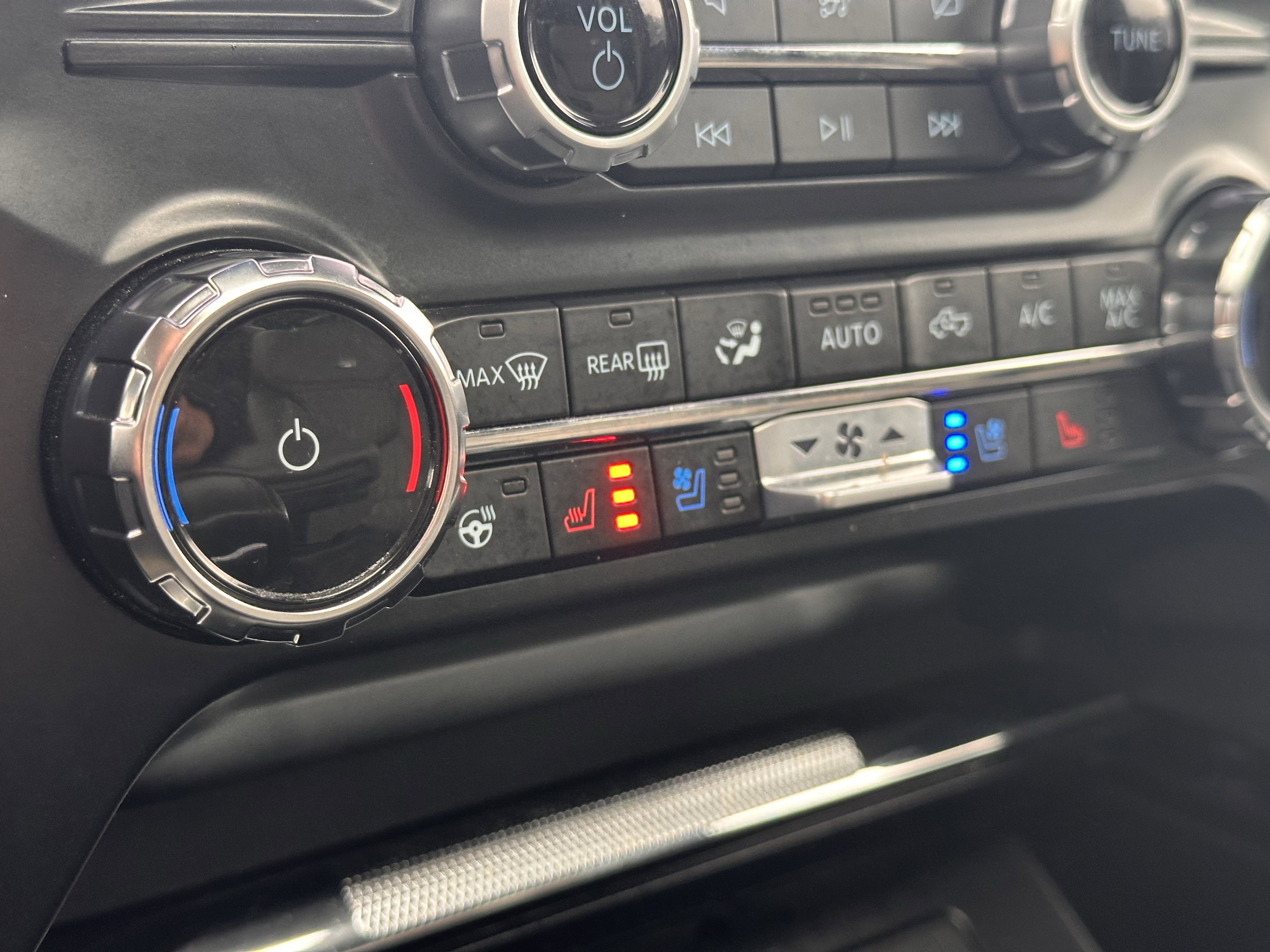 Used 2024 Ford F150 Platinum w/ Equipment Group 703A Plus image 17