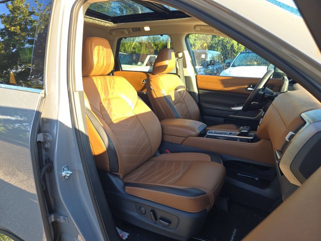 Used 2024 Nissan Pathfinder Platinum FWD image 14