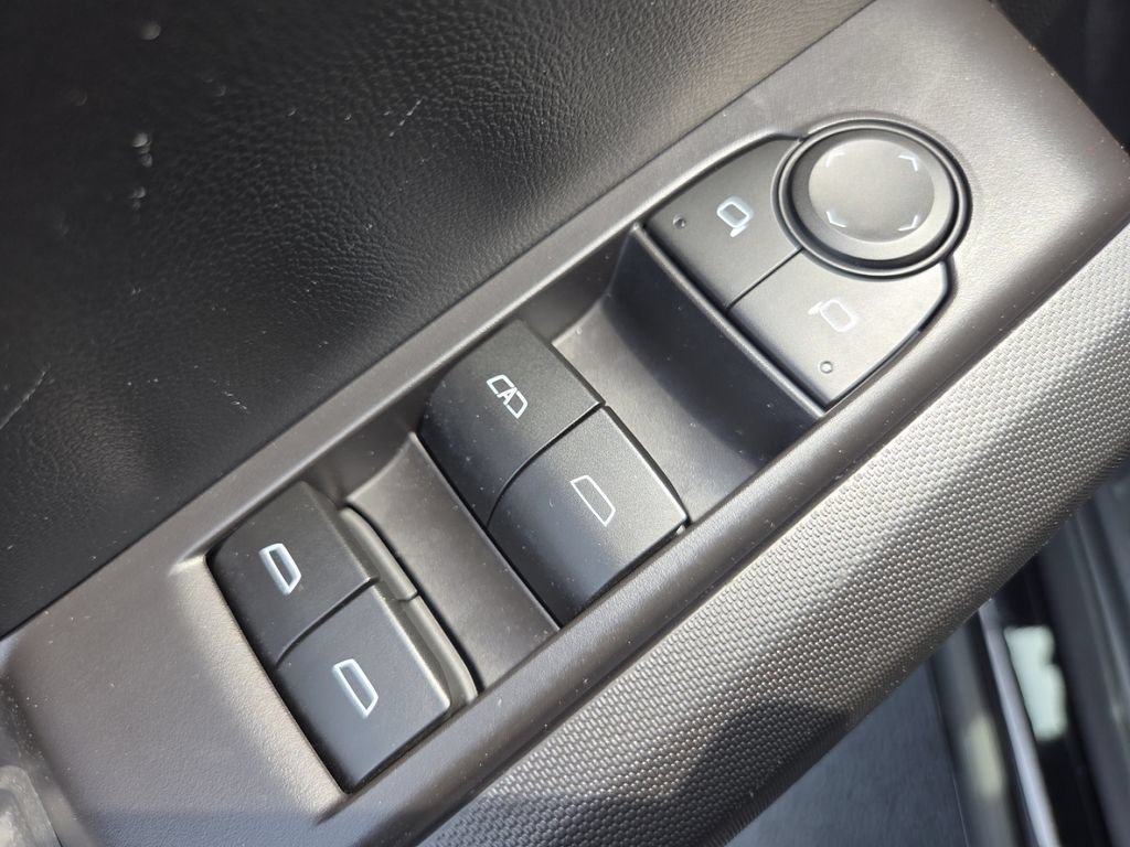 Used 2023 Chevrolet Colorado LT w/ LT Convenience Package II AWD/4WD image 32