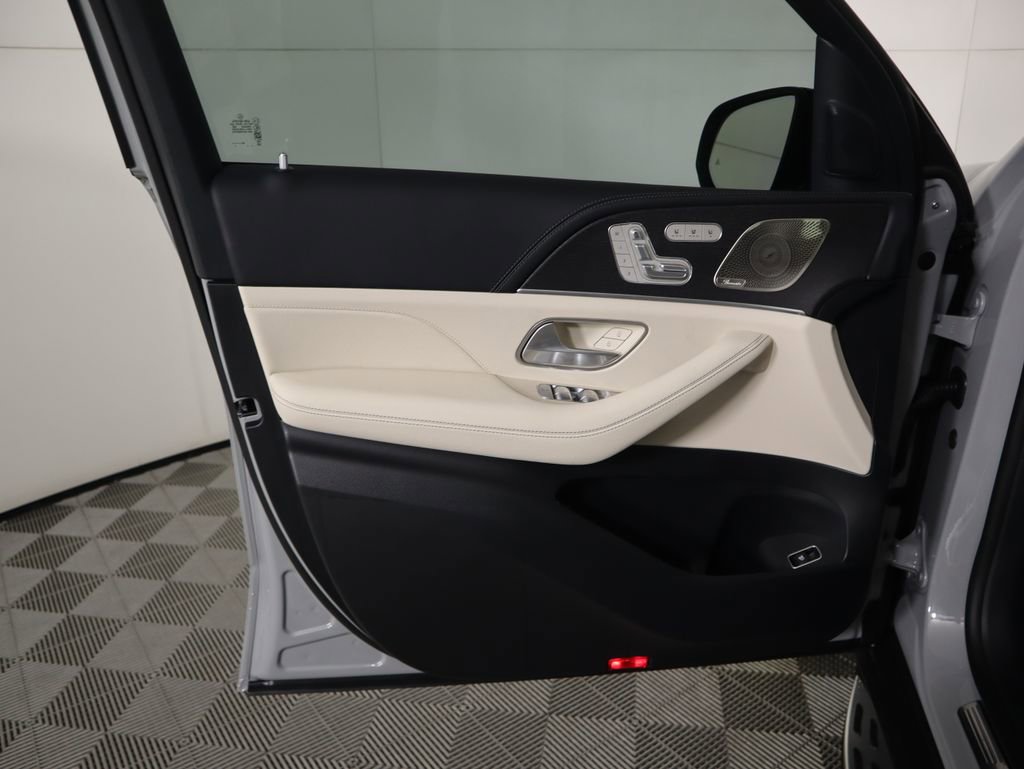 New 2026 Mercedes-Benz GLS 580 4MATIC image 25