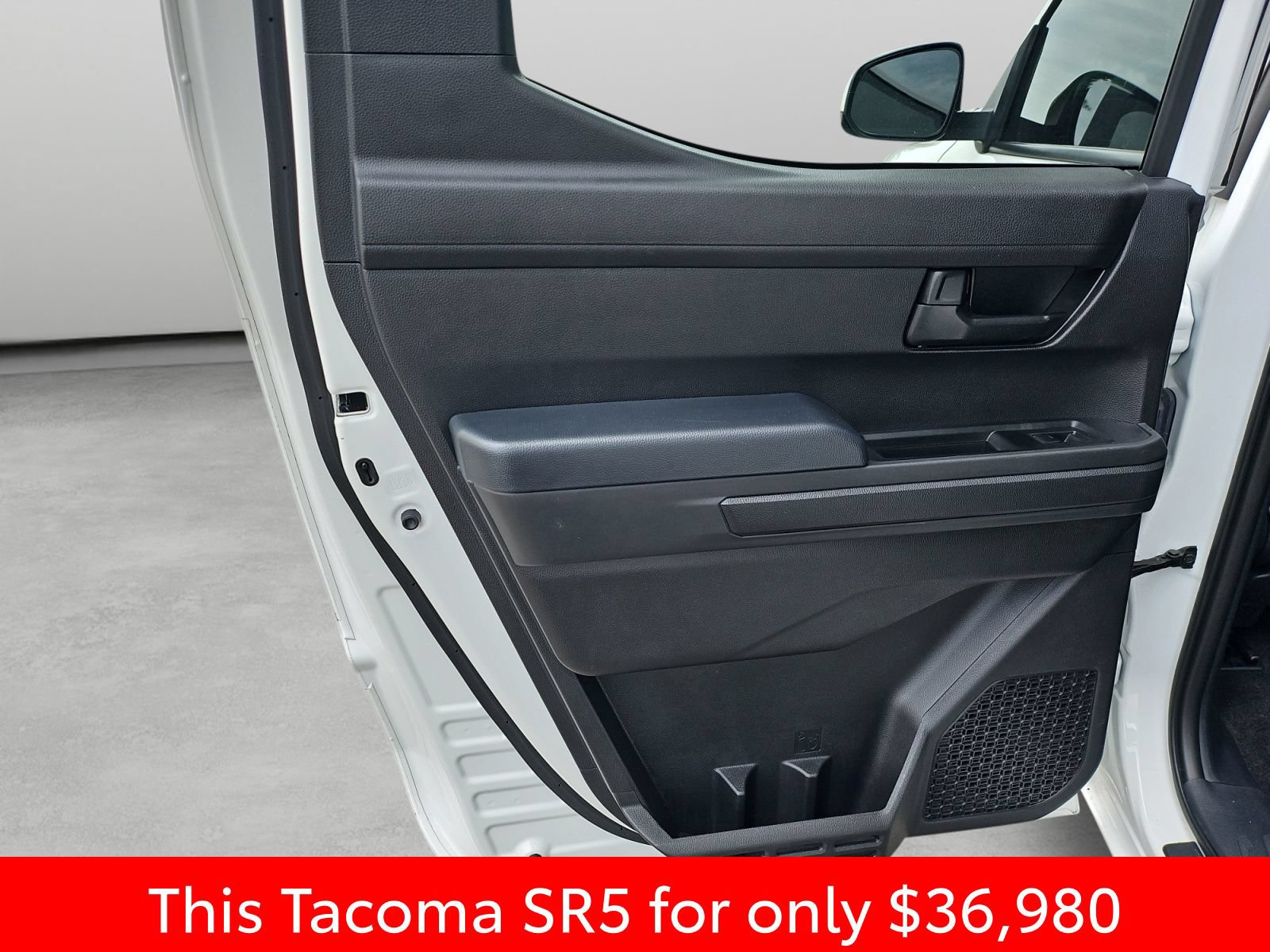 Used 2024 Toyota Tacoma SR5 AWD/4WD image 35