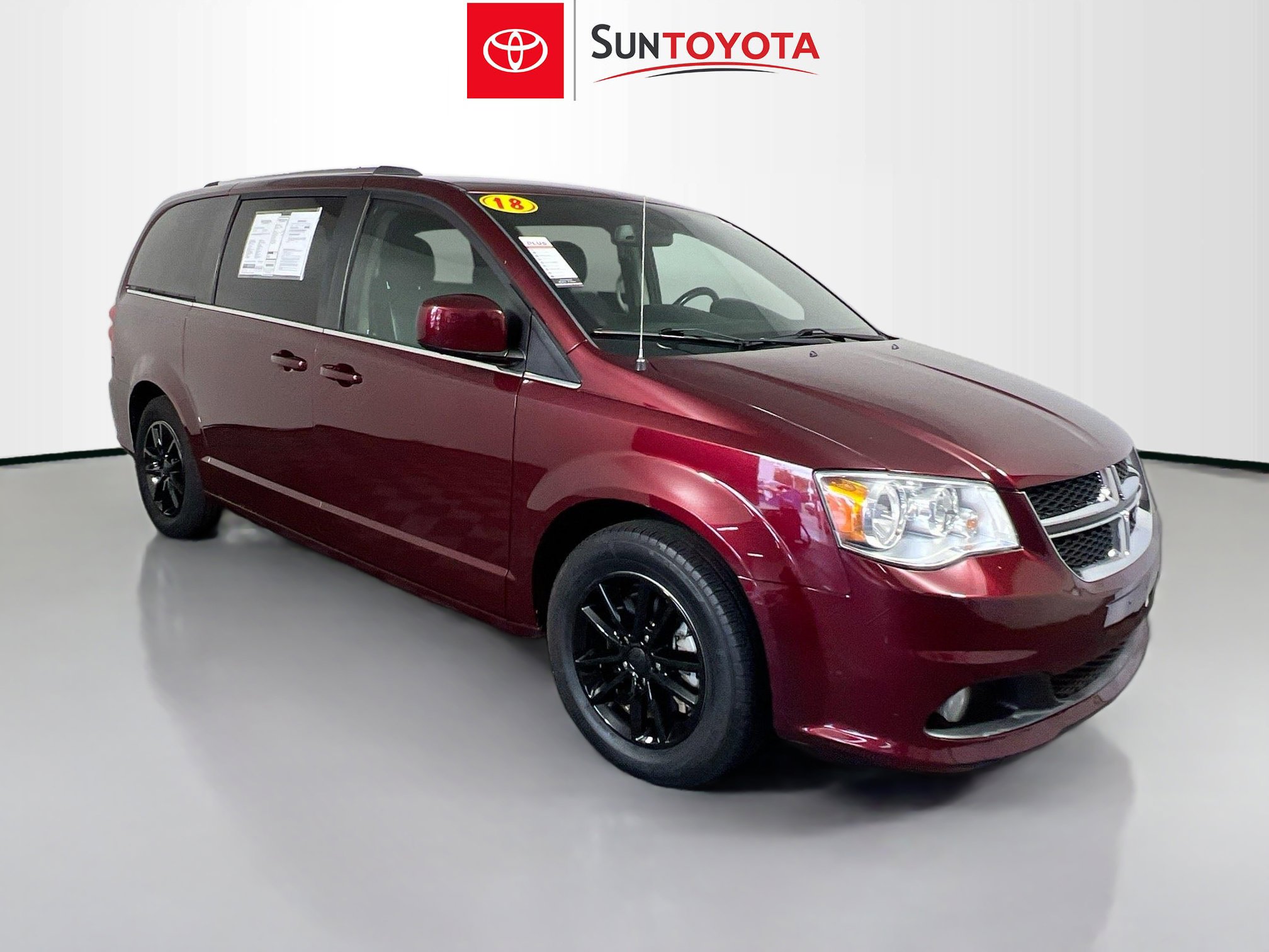 Used 2018 Dodge Grand Caravan SXT FWD image 1