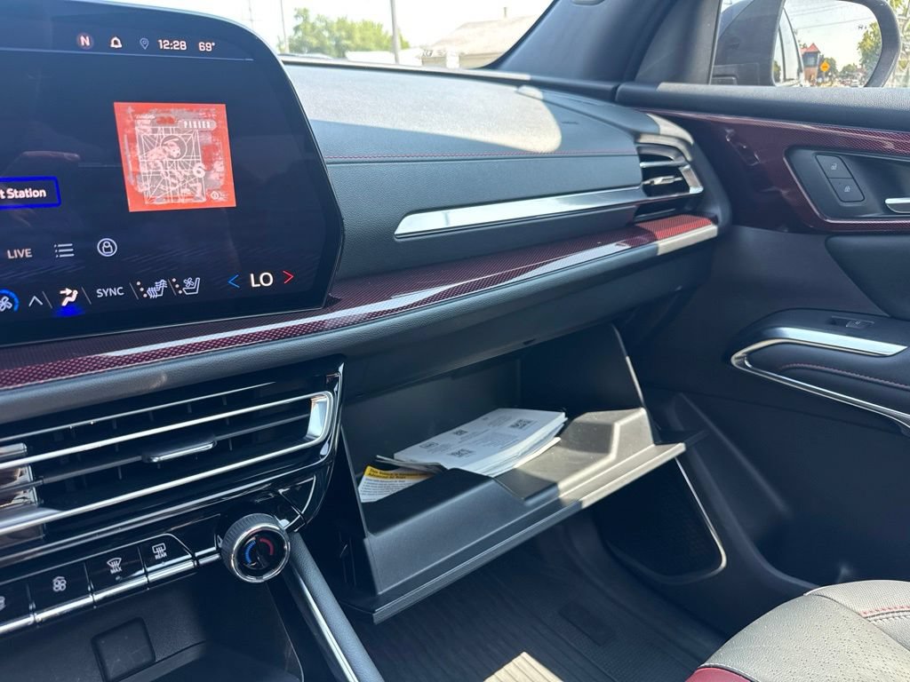 Used 2024 Chevrolet Traverse RS w/ LPO, Floor Liner Package AWD/4WD image 47