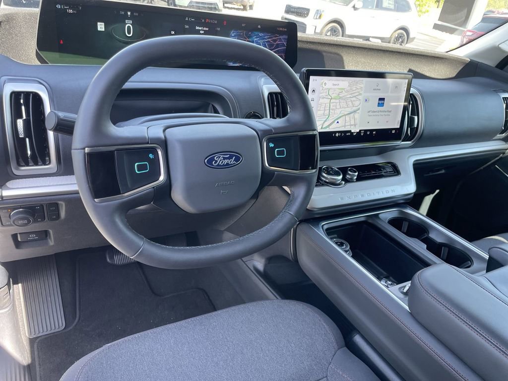 Used 2025 Ford Expedition Active image 10